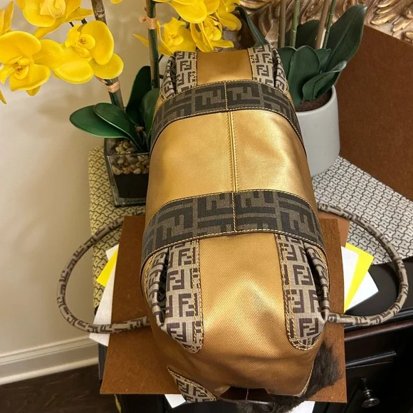 FENDI Zucca Vintage Canvas and Leather Luxury Boston Bag - Picture 8 of 11